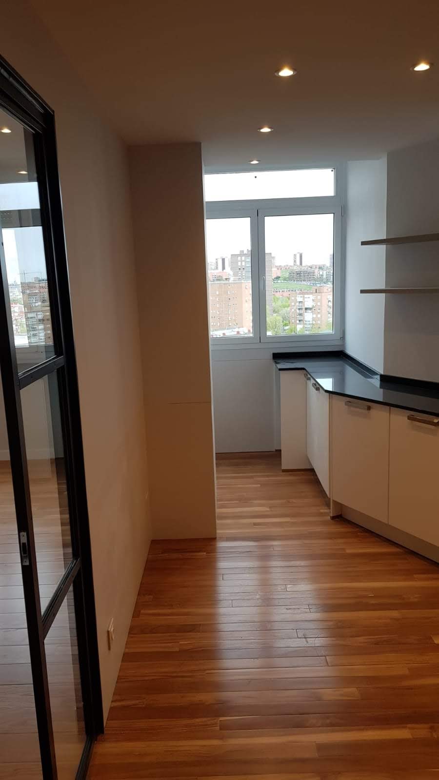 Proyecto con madera de roble y teka de plantación