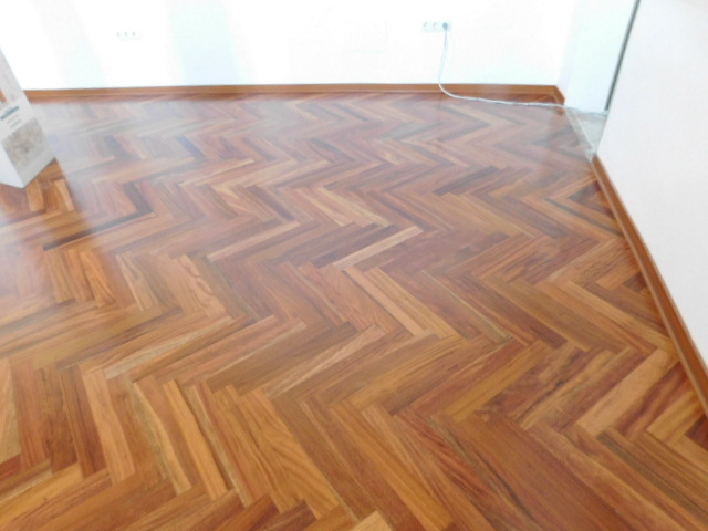 Proyecto con tarima de madera de elendo