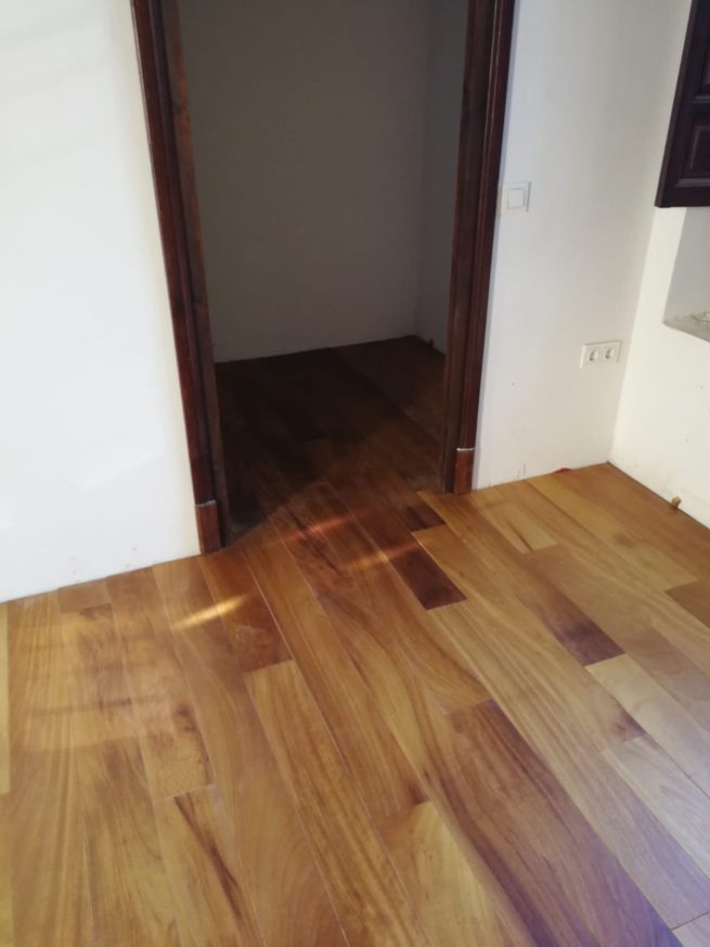 Proyecto con tarima de madera de iroko