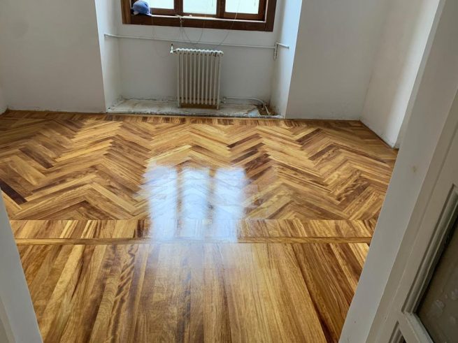 Proyecto con tarima de madera de iroko