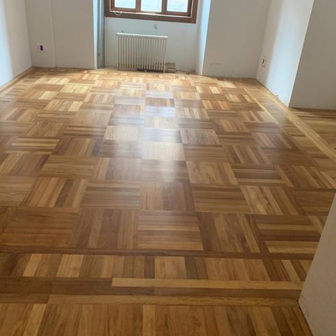 Proyecto con tarima de madera de iroko