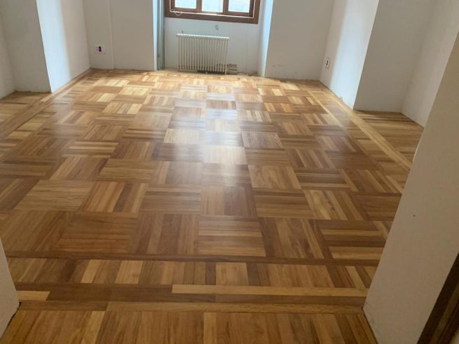 Proyecto con tarima de madera de iroko