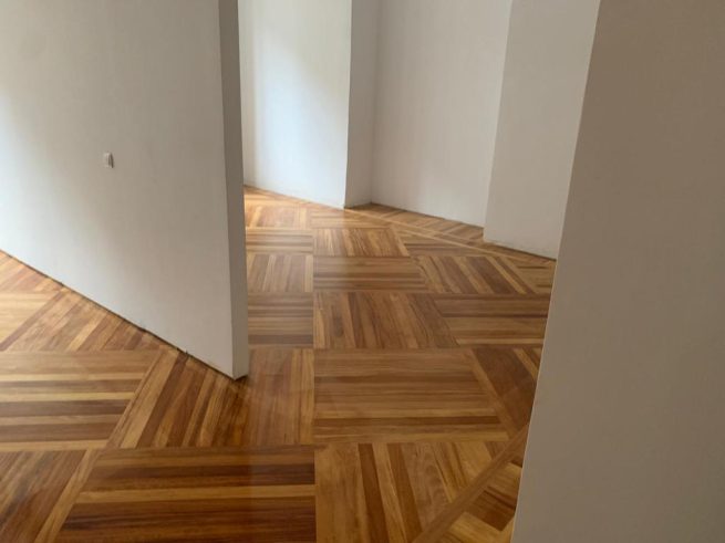 Proyecto con tarima de madera de iroko
