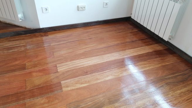 Proyecto con tarima de madera de elendo