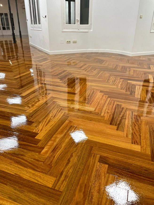 Proyecto con tarima de madera de elendo