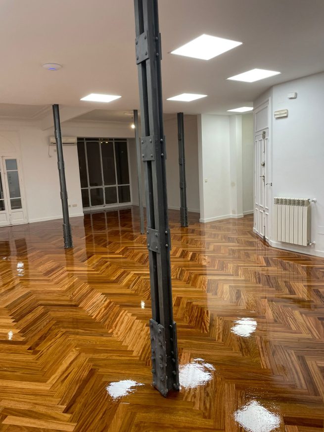 Proyecto con tarima de madera de elendo