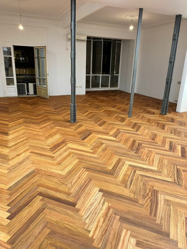 Proyecto con tarima de madera de elendo