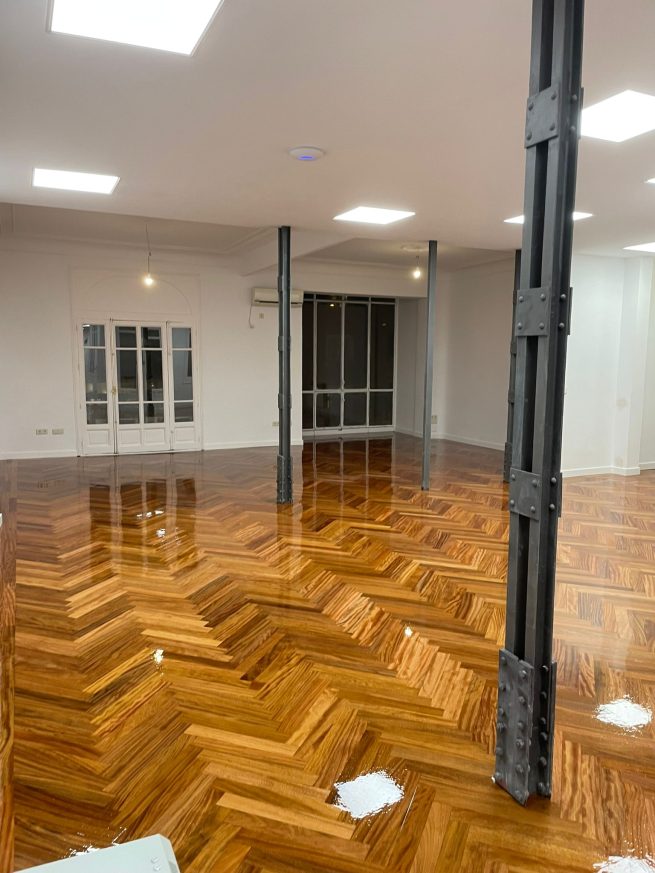Proyecto con tarima de madera de elendo