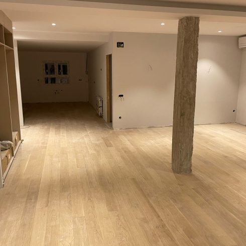 Proyecto con tarima de madera de roble