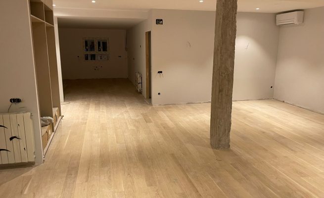 Proyecto con tarima de madera de roble