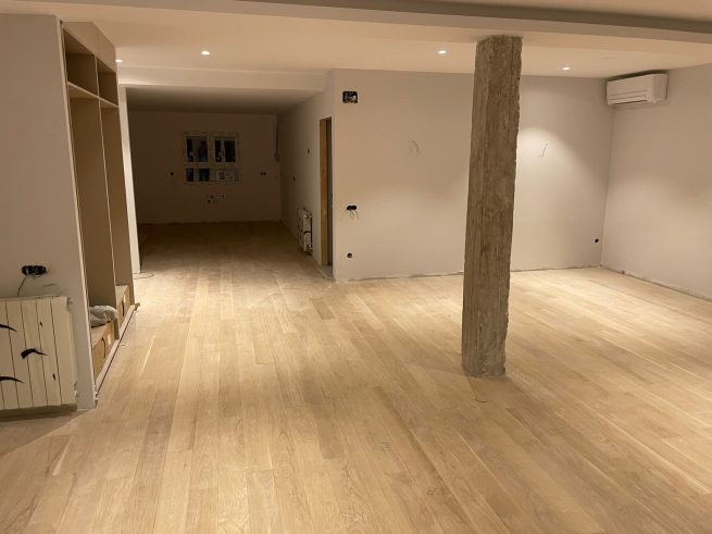 Proyecto con tarima de madera de roble