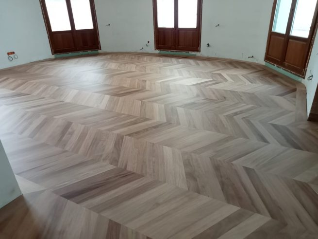 Proyecto con tarima de madera de iroko