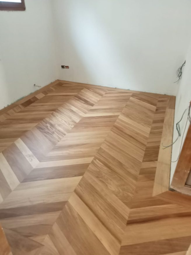 Proyecto con tarima de madera de iroko