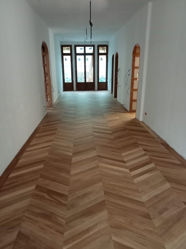 Proyecto con tarima de madera de iroko