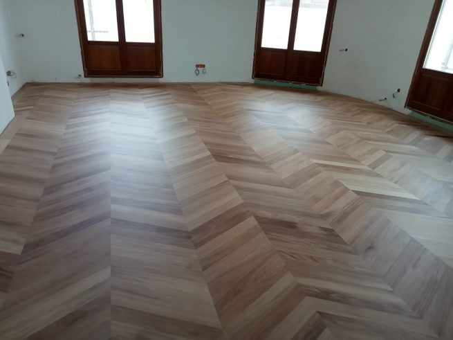 Proyecto con tarima de madera de iroko