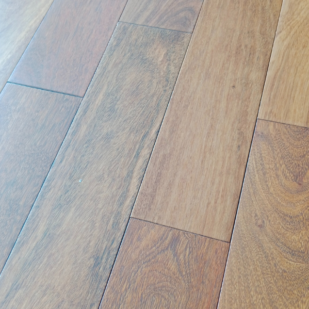 Proveedores de tarima sucupira barnizada