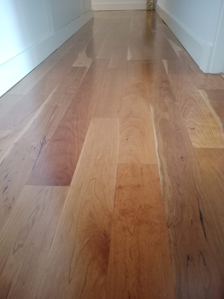 tarima de madera de cerezo
